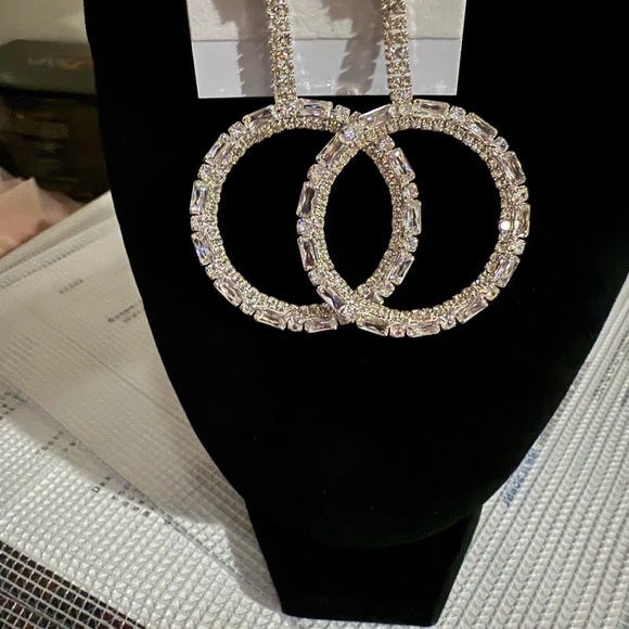 Elegant Silver cubic zirconia, baguette Hoop Earrings - Picture 4 of 9